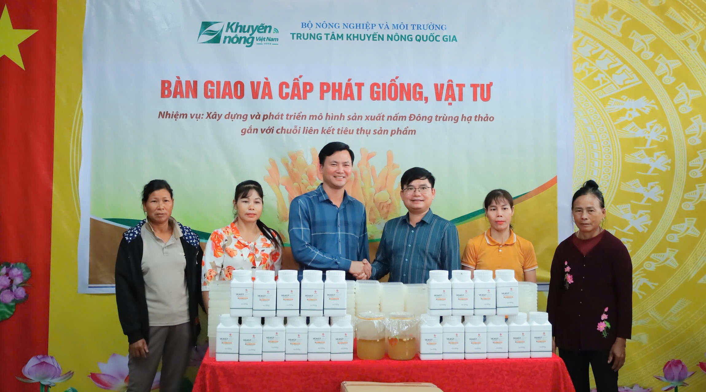 TTKNQG Tập huấn và bàn giao giống, vật tư Daga88.com c3 các trận đá gà đỉnh cao nấm đông trùng hạ thảo tại Phú Thọ