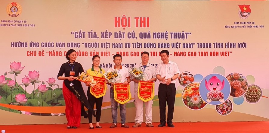 Hội thi “Cắt tỉa, xếp đặt củ, quả nghệ thuật”